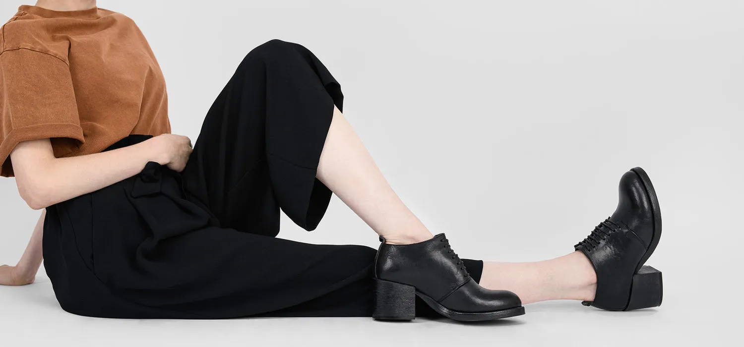 BERKELEY charcoal-black mid heel shoes.