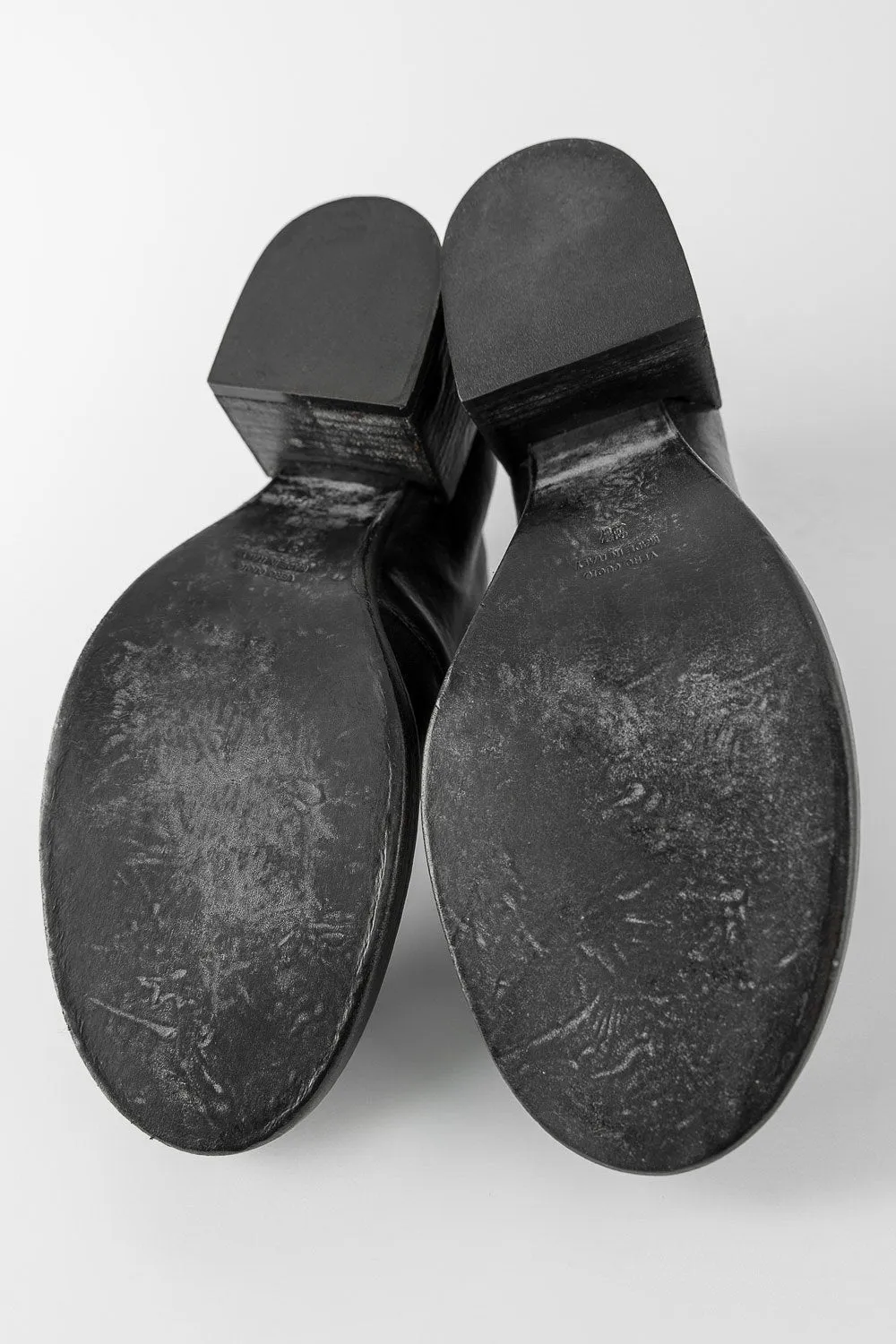 BERKELEY charcoal-black mid heel shoes.